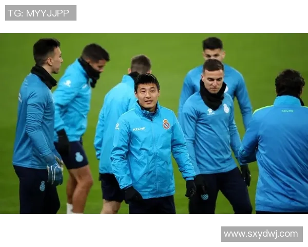 足球场上的笑料百出 看球星如何用幽默击败对手