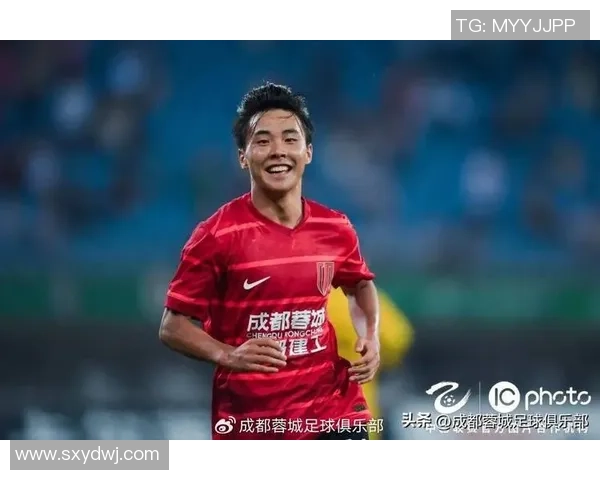 足球球星拼搏精神点燃青春梦想激励我们勇敢追逐远大理想