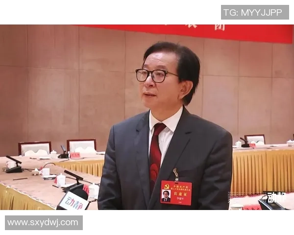 中国现代足球球星崛起与发展历程探析：从国内赛场到国际舞台的崭新征程