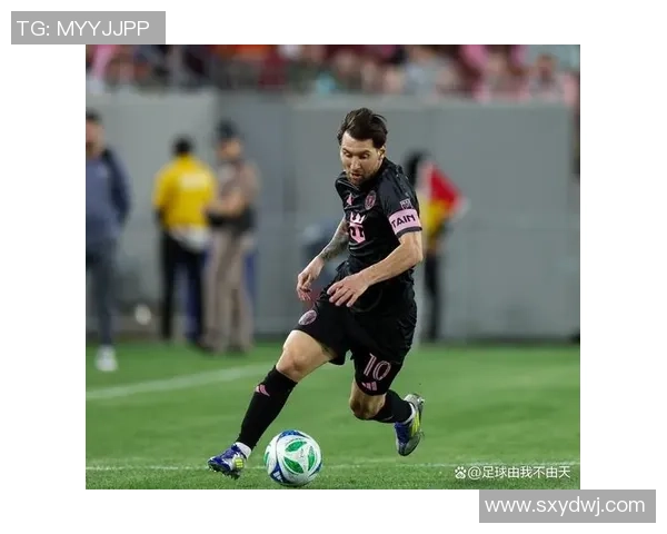 美十大足球球星榜单揭秘：历史与现状中的足球传奇人物分析